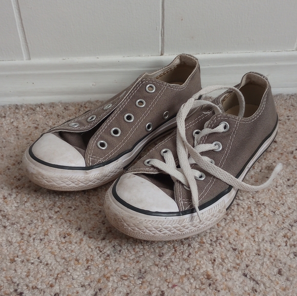 Kids Grey Converse Sneakers Size 13 - Picture 1 of 8